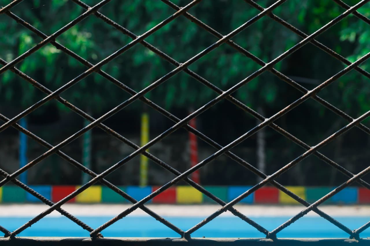 Residential chain link fence run in a Union County, NJ neighborhood